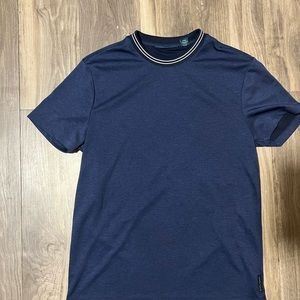 Men’s Perry Ellis T shirt. Size Small.